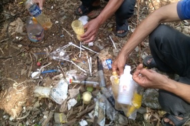 Vụ chôn thuốc trừ sâu: Khám sức khỏe miễn phí cho người dân