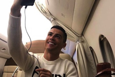 C.Ronaldo bất ngờ bị chỉ trích vì… thiếu tinh tế