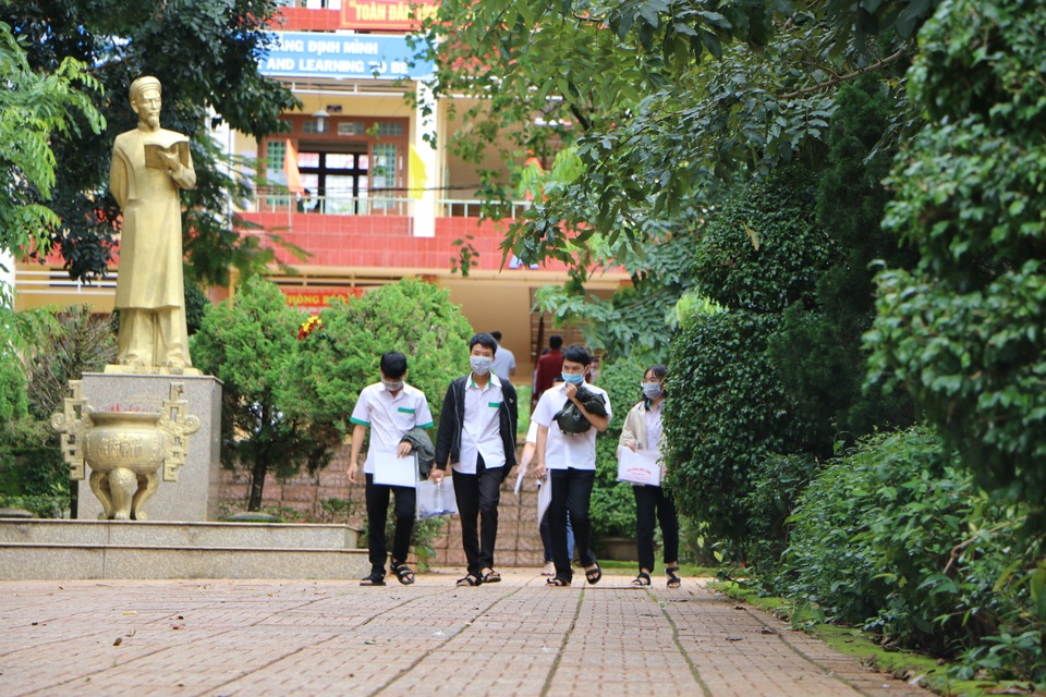 Bày tỏ về trân trọng cuộc sống, thí sinh khen đề Văn hay - 17 Bày tỏ về trân trọng cuộc sống, thí sinh khen đề Văn hay - 17