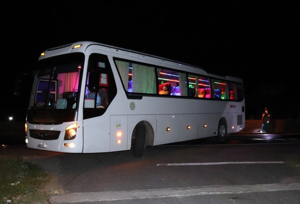 Quảng Ngãi: Sợ dịch Covid-19, hơn 40 lao động đi bộ hơn 400 km để về quê - 3 Quảng Ngãi: Sợ dịch Covid-19, hơn 40 lao động đi bộ hơn 400 km để về quê - 3