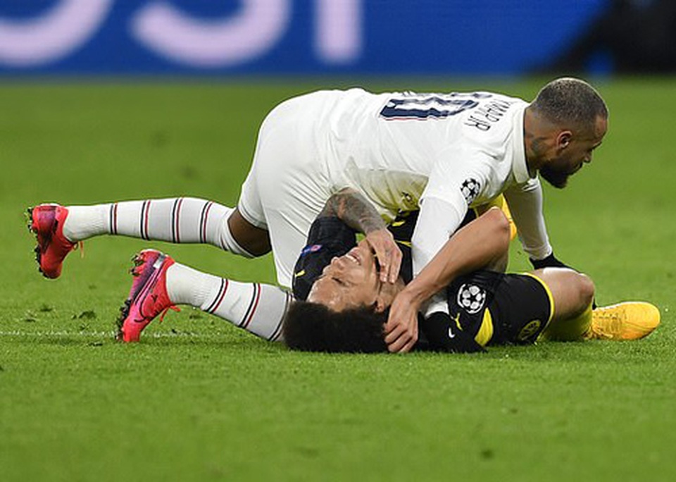 Giật cùi chỏ đối thủ, Neymar may mắn thoát thẻ đỏ - 2 Giật cùi chỏ đối thủ, Neymar may mắn thoát thẻ đỏ - 2
