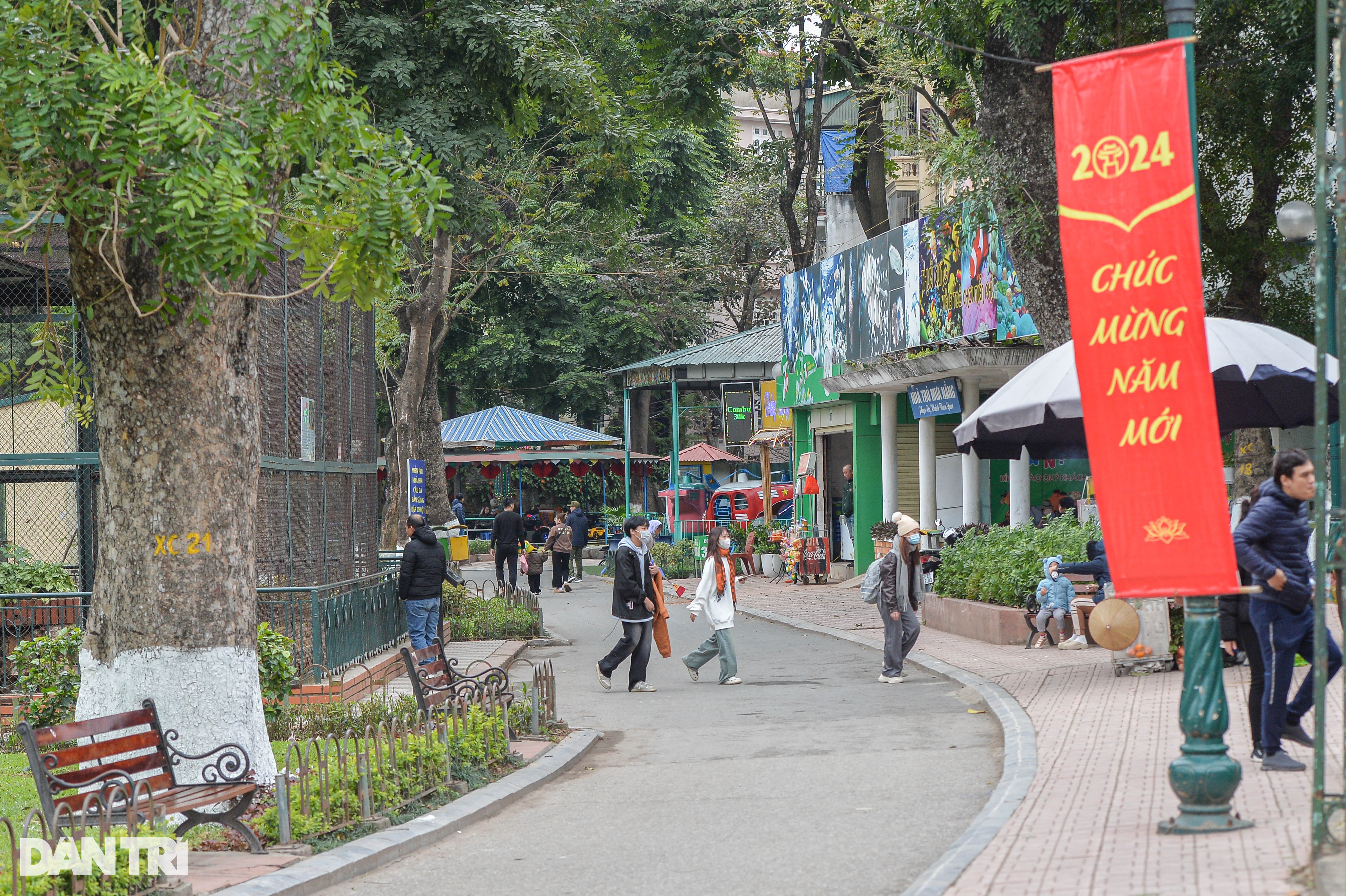 Đốt lửa, bật nước nóng để sưởi ấm cho động vật ở vườn thú Hà Nội - 1