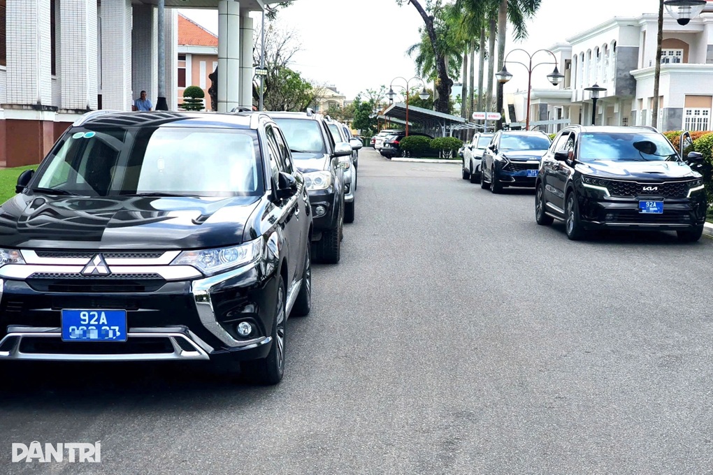 Quảng Nam tạm dừng mua sắm ô tô công - 1