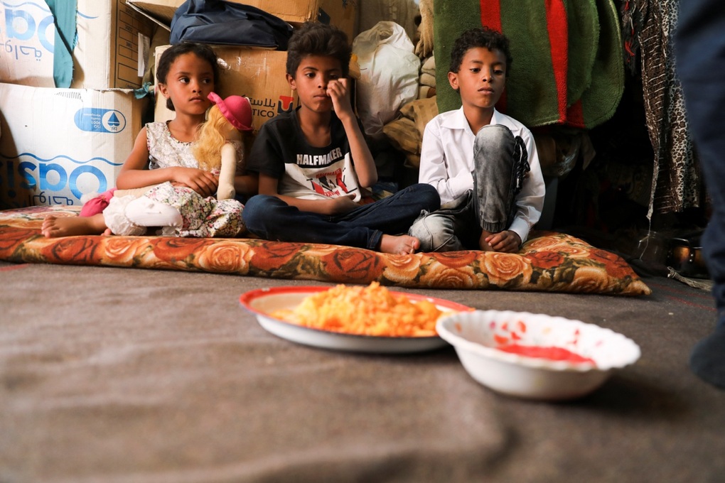 Bữa ăn đơn sơ trong nạn đói của người Yemen - 7 Bữa ăn đơn sơ trong nạn đói của người Yemen - 7