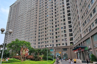 Trẻ nhỏ rơi chung cư: Lan can, cửa sổ như thế nào là an toàn?