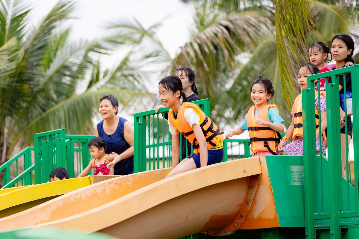 តំបន់ទីក្រុង Vinhomes ទាក់ទាញគ្រួសារធំៗជាច្រើន - ២ Các khu đô thị Vinhomes thu hút nhiều đại gia đình quần cư - 2