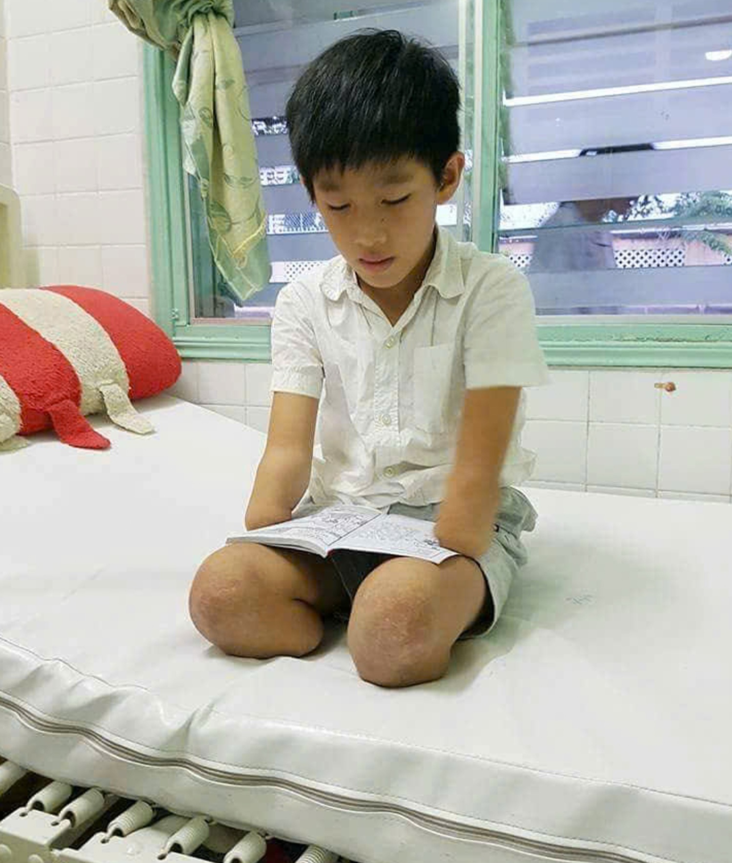 Giấc mơ bay của cậu bé “chim cánh cụt” - 14 Giấc mơ bay của cậu bé “chim cánh cụt” - 14