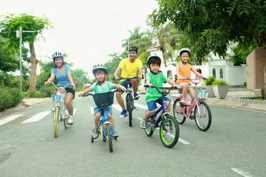 "Tuyệt chiêu" nuôi dạy con của hai gia đình nổi tiếng showbiz Việt