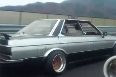 Khi nghệ sĩ chơi xe...