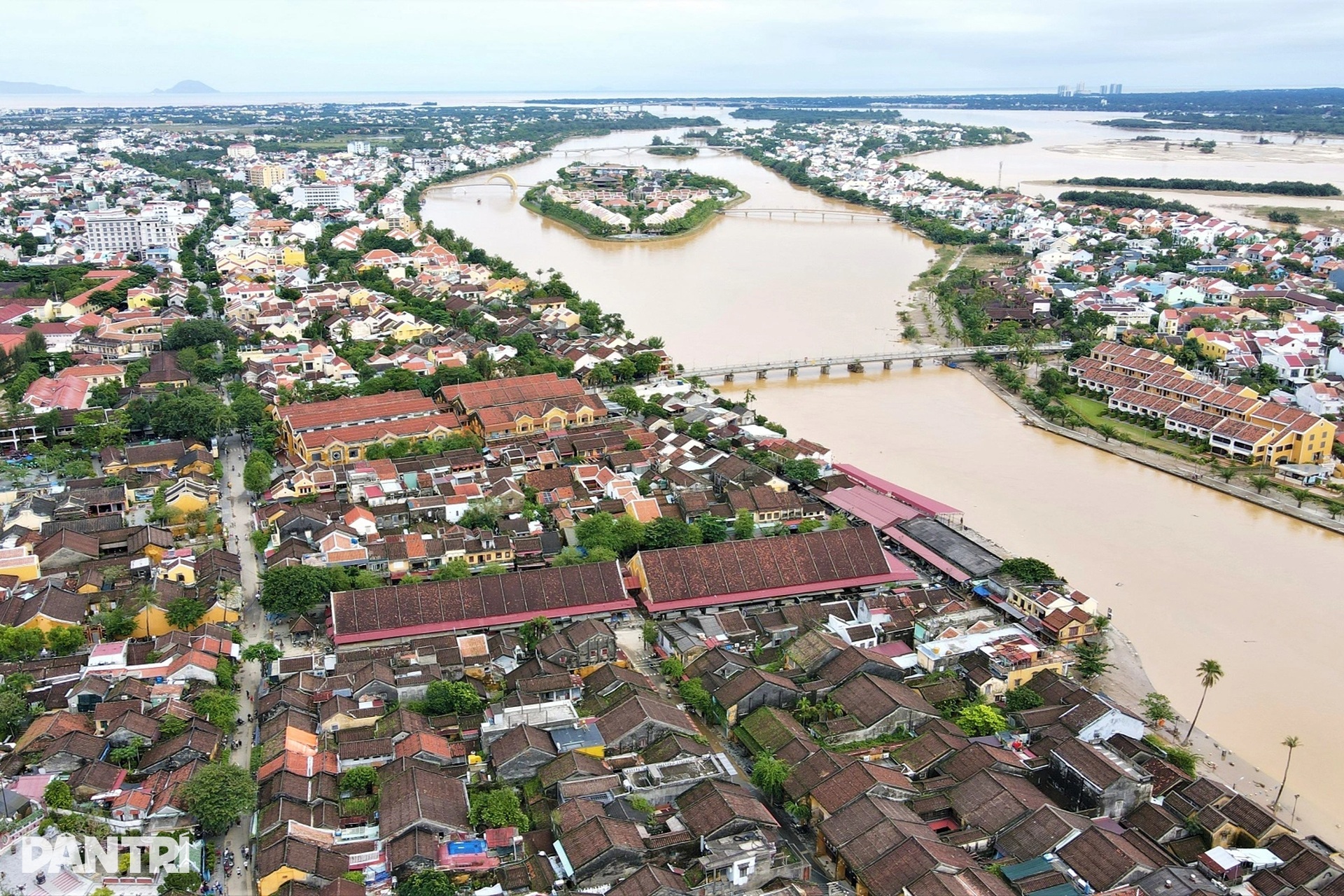Các mốc kỷ lục buồn trên cột nhà cổ hơn 300 năm tuổi ở Hội An - 1