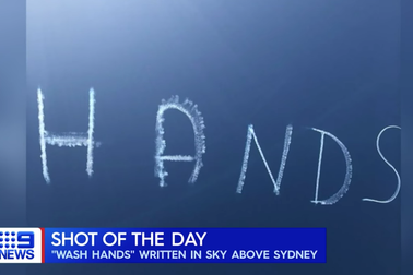 Thông điệp "Rửa tay" xuất hiện trên bầu trời Australia