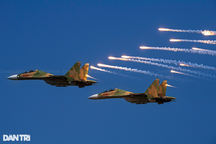 Vì sao "Hổ mang chúa" Su-30MK2 bay lượn trên bầu trời Hà Nội?