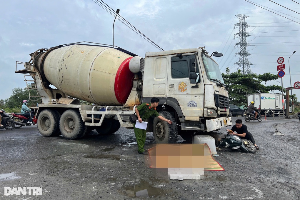 Hai vụ tai nạn lúc sáng sớm trên đường Võ Chí Công, một người tử vong - 1 Hai vụ tai nạn lúc sáng sớm trên đường Võ Chí Công, một người tử vong - 1