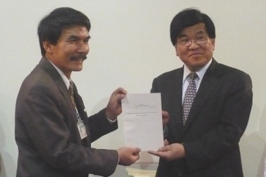 Nhật hoàng Akihito tặng luận văn cho ĐH Cần Thơ 