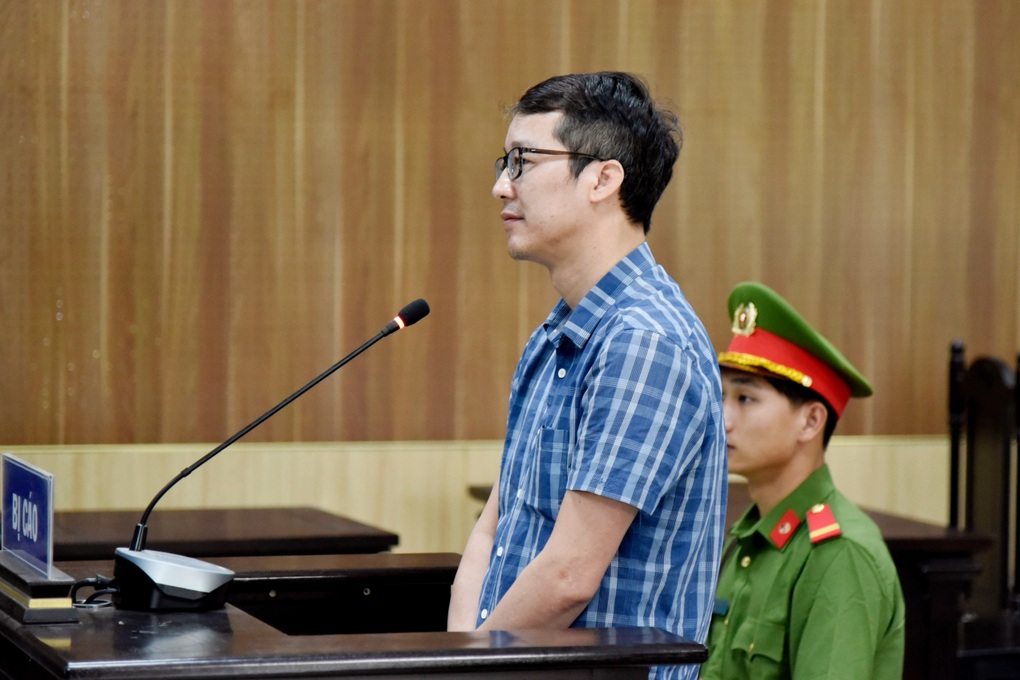 Nguyên Giám đốc Chi nhánh Văn phòng đăng ký đất đai và 43 đồng phạm lĩnh án - 1 Nguyên Giám đốc Chi nhánh Văn phòng đăng ký đất đai và 43 đồng phạm lĩnh án - 1