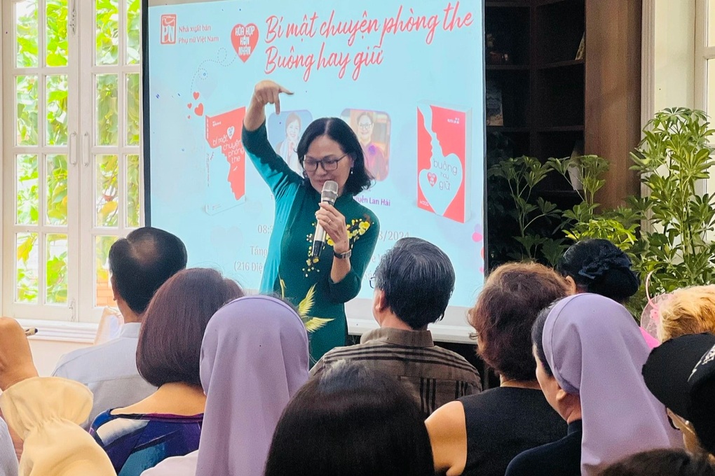 Cô gái xinh đẹp tuyên bố chỉ cần hợp nhau trên giường là... cưới - 4 Cô gái xinh đẹp tuyên bố chỉ cần hợp nhau trên giường là... cưới - 4