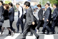 Vì sao Nhật Bản tính đổi giờ làm?