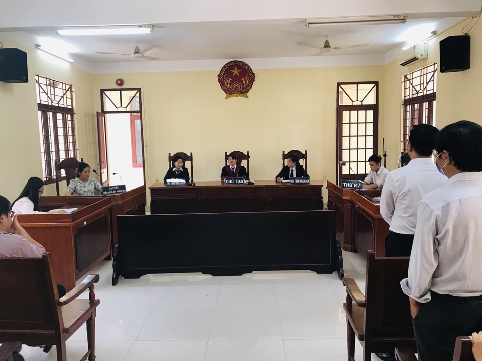 “Thầy cho HS diễn cảnh nóng” yêu cầu trường bồi thường gần 136 triệu đồng - 2 “Thầy cho HS diễn cảnh nóng” yêu cầu trường bồi thường gần 136 triệu đồng - 2