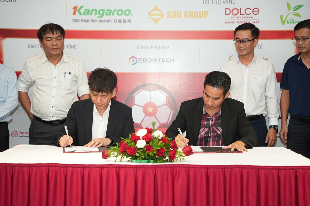 Kangaroo ចែកសំបុត្រចំនួន 6,000 ដើម្បីទស្សនាការប្រកួត Manchester Reds នៅប្រទេសវៀតណាម - 2 Kangaroo tặng 6.000 vé xem trận cầu huyền thoại Manchester Reds tại Việt Nam - 2