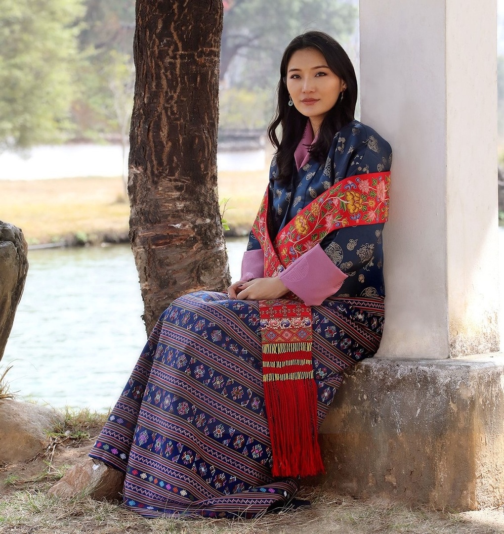 Hoàng hậu trẻ nhất thế giới được yêu mến vì xinh đẹp, giản dị - 3