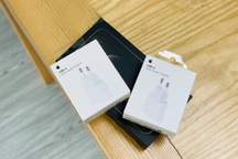 Không chỉ iPhone 12 Pro Max, củ sạc của Apple cũng "cháy hàng" tại Việt Nam