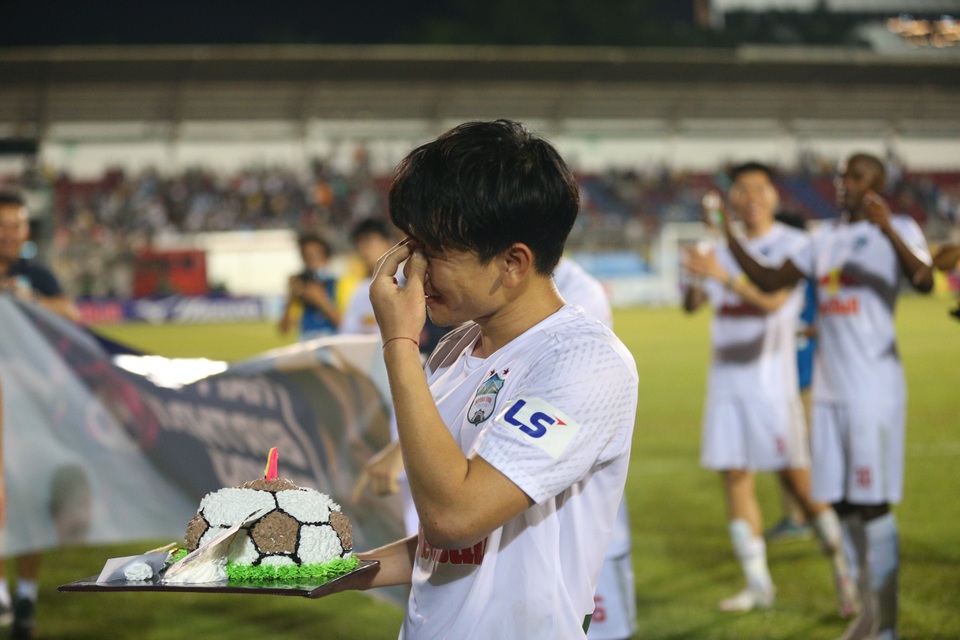 Ngôi sao của HA Gia Lai được thưởng nguyên... chiếc bánh kem - 3 Ngôi sao của HA Gia Lai được thưởng nguyên... chiếc bánh kem - 3