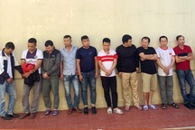 Bắt quả tang hàng chục đối tượng đánh bạc sau tiệc tất niên