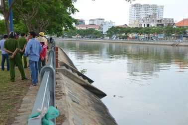 Nhảy xuống kênh cứu cháu, ông nội tử nạn cùng cháu