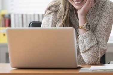 Chuẩn bị đi gặp bạn mới quen qua mạng, cô gái dùng “chiêu độc” để phòng thân