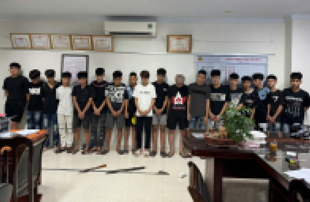 Hà Nội: Bênh bạn gái, 19 đối tượng bị công an bắt giữ - 1 Hà Nội: Bênh bạn gái, 19 đối tượng bị công an bắt giữ - 1