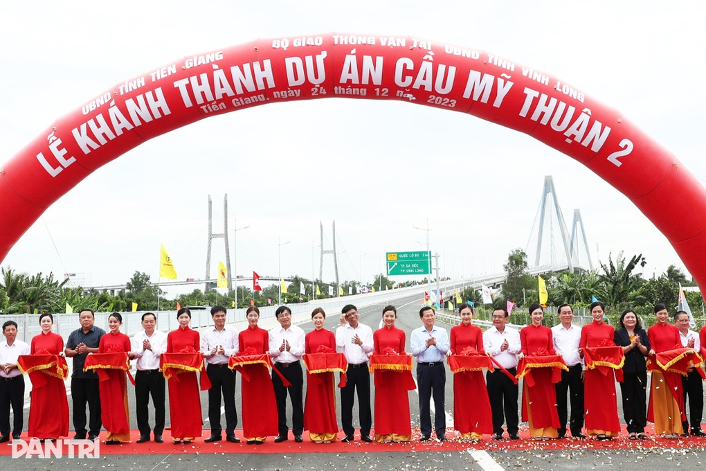 Thủ tướng: Đồng loạt khánh thành sân bay, cầu, cao tốc là dấu mốc lịch sử - 5