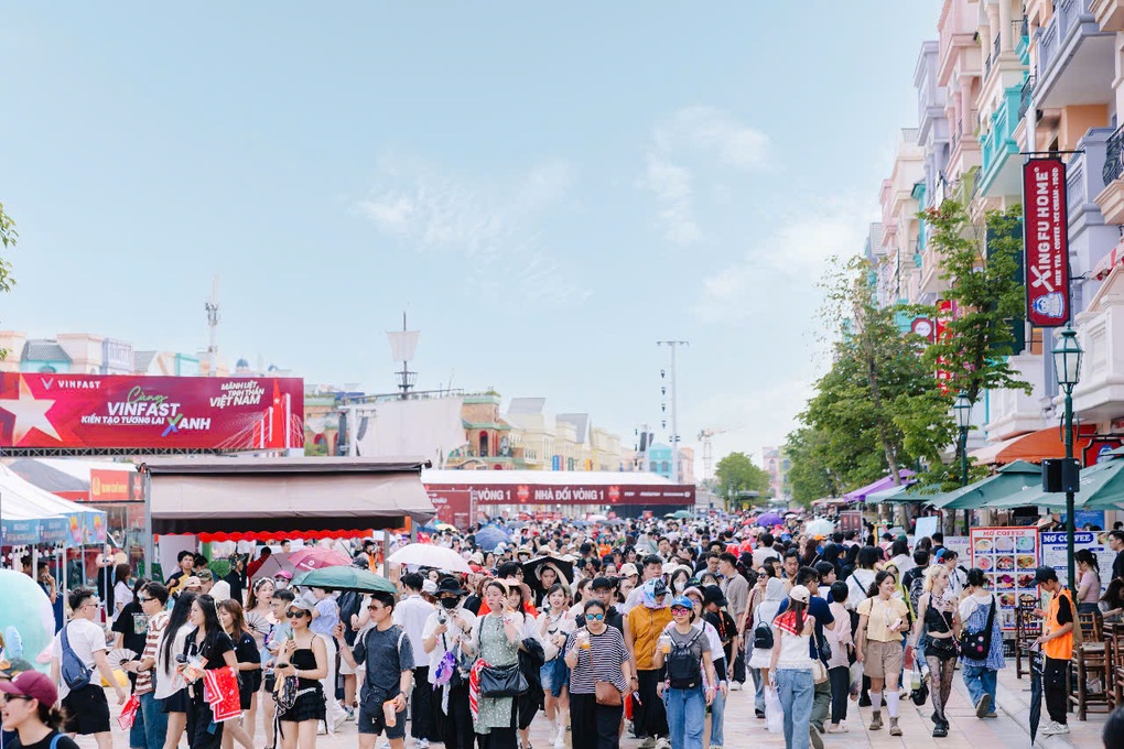 Hơn 220.000 lượt khách dự concert “Anh trai vượt ngàn chông gai” tại Ocean City - 4 Hơn 220.000 lượt khách dự concert “Anh trai vượt ngàn chông gai” tại Ocean City - 4