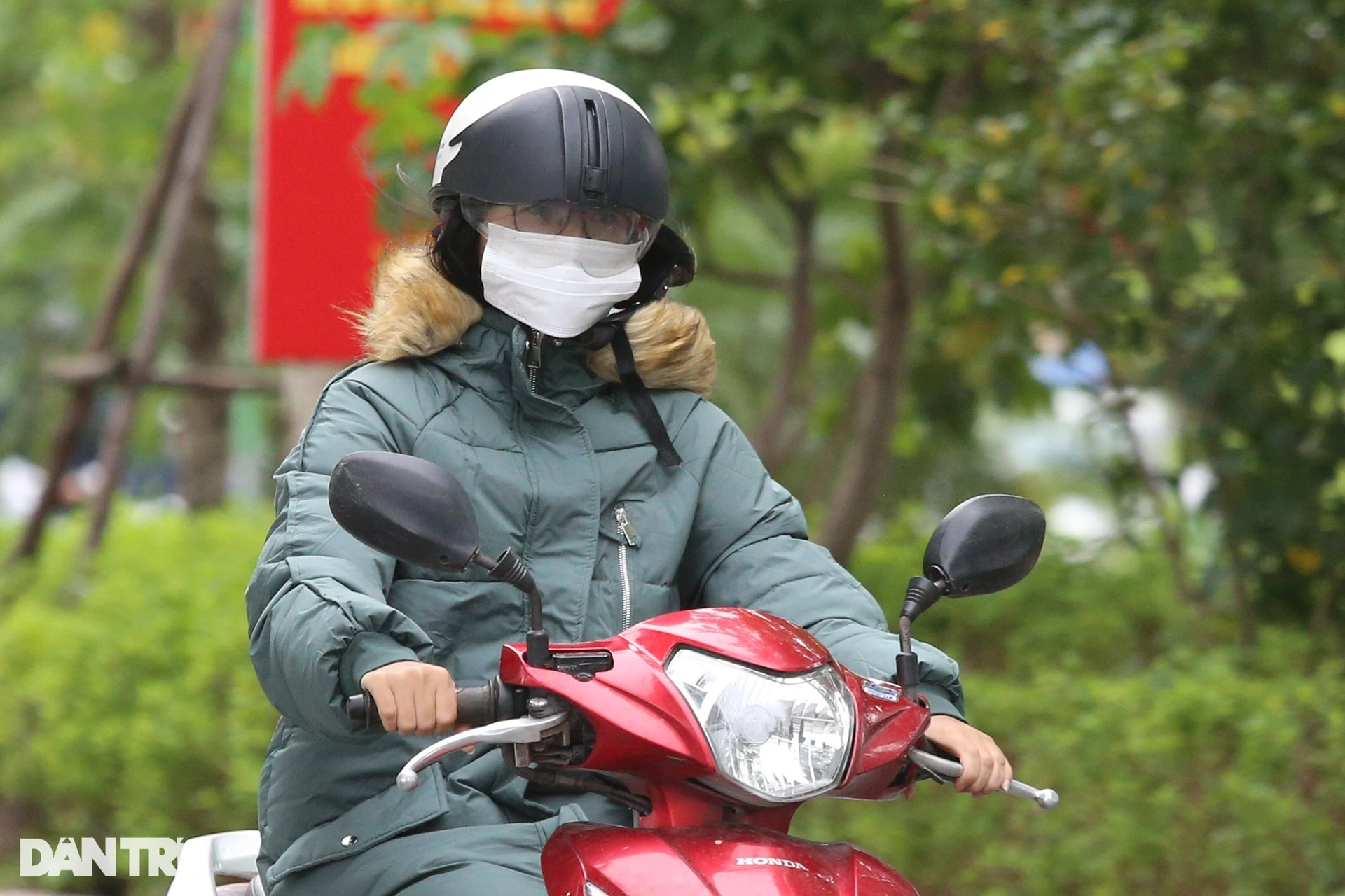 Gió lạnh tràn về, người Hà Nội mặc áo lông ra đường - 10 Gió lạnh tràn về, người Hà Nội mặc áo lông ra đường - 10