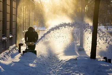Mỹ bắt đầu dọn dẹp sau trận bão tuyết dữ dội