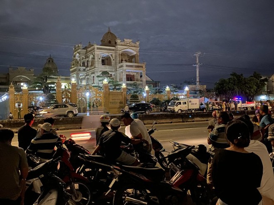 Mục sở thị căn biệt thự dát vàng của đại gia Thiện Soi vừa bị bắt - 1 Mục sở thị căn biệt thự dát vàng của đại gia Thiện Soi vừa bị bắt - 1