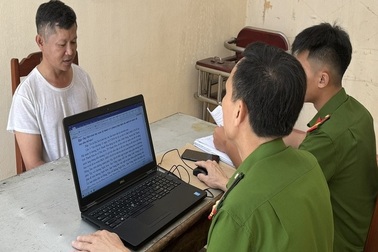 Hạt phó hạt quản lý đường bộ bị bắt vì trộm biển báo giao thông