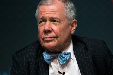 Giá vàng đổ dốc, cổ phiếu bán tháo, huyền thoại đầu tư Jim Rogers khuyên gì?