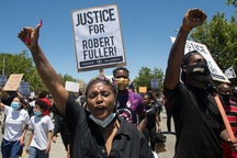 Cảnh sát Mỹ lại bắn chết một người da màu