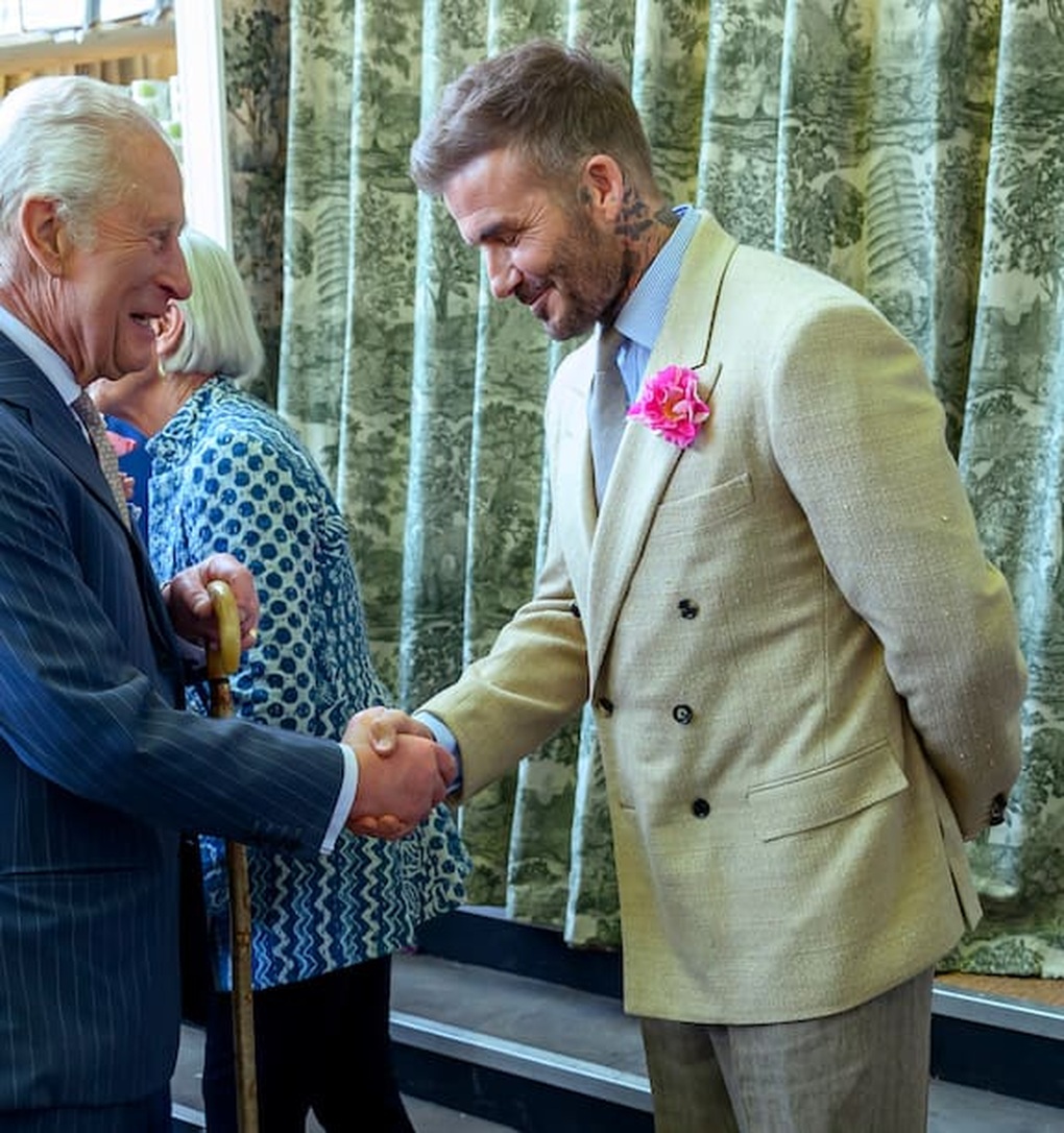 David Beckham được phong tước hiệp sĩ: Gia đình tự hào, con trai cả im lặng - 1 David Beckham được phong tước hiệp sĩ: Gia đình tự hào, con trai cả im lặng