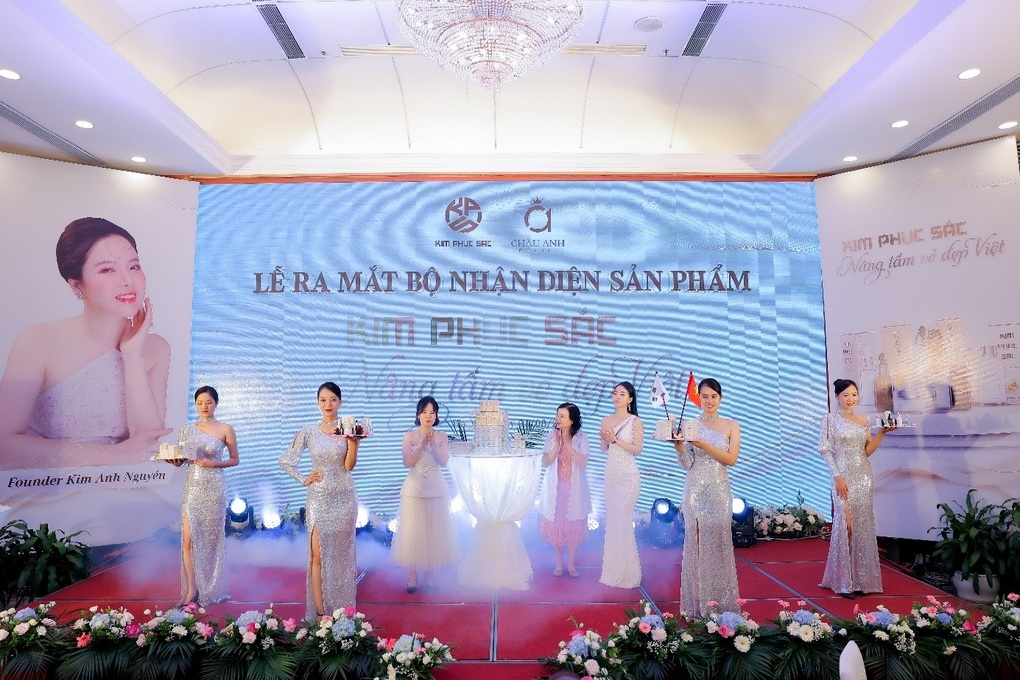 Lễ ra mắt bộ nhận diện dòng sản phẩm Kim Phục Sắc - 4 Lễ ra mắt bộ nhận diện dòng sản phẩm Kim Phục Sắc - 4