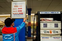 Giá xăng tăng lần thứ 7 ở mức rất cao, tiến sát 30.000 đồng/lít