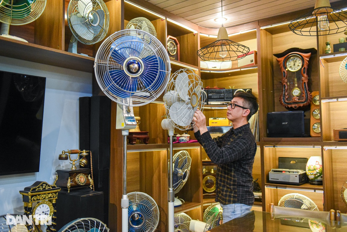 Đôi quạt cổ khổng lồ, 50 năm tuổi giá trăm triệu đồng của ông bố ở Hà Nội - 6 Đôi quạt cổ khổng lồ, 50 năm tuổi giá trăm triệu đồng của ông bố ở Hà Nội - 6