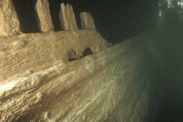 Bất ngờ phát hiện xác tàu gỗ vẫn còn nguyên vẹn sau 400 năm dưới đáy biển