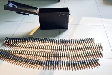 Mua ve chai, "vớ" phải thùng đạn 200 viên còn nguyên đầu đạn