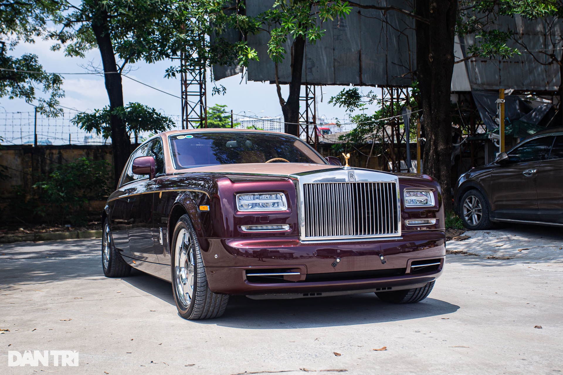 Cận cảnh Rolls-Royce từng của ông Trịnh Văn Quyết, được rao giá 25 tỷ đồng - 5 Cận cảnh Rolls-Royce từng của ông Trịnh Văn Quyết, được rao giá 25 tỷ đồng - 5