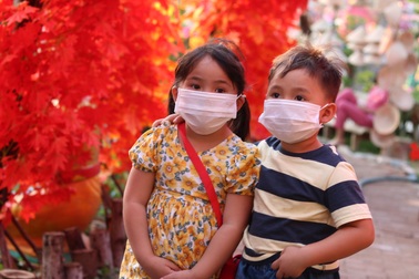 Khẩu trang vui Tết an toàn