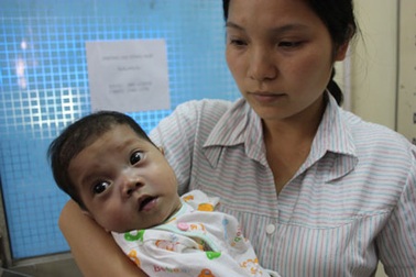 Vẫn chưa có bệnh viện nào nhận phẫu thuật tim cho bé Trà My