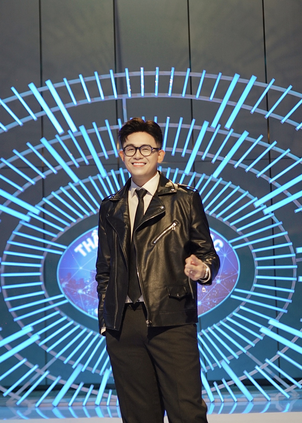 Lý do MC Đức Bảo từ bỏ phong cách quý ông, mặc phá cách ở Vietnam Idol - 9