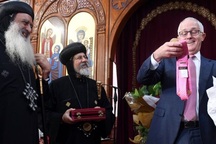 Thủ tướng Australia bất ngờ với món quà mang thương hiệu Trump