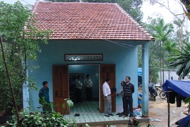 Cha con “người rừng” đón nhà mới